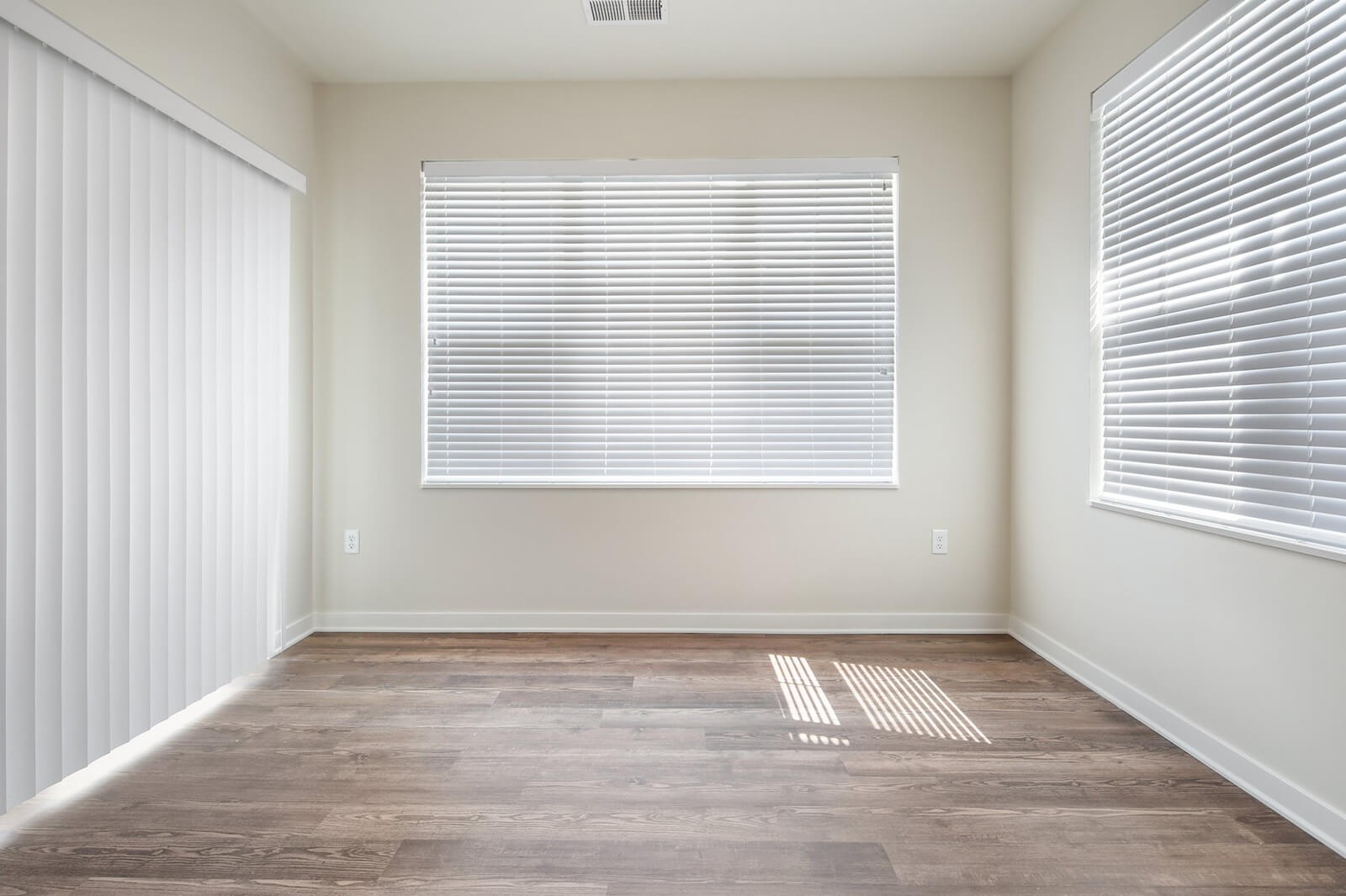 an empty dining room