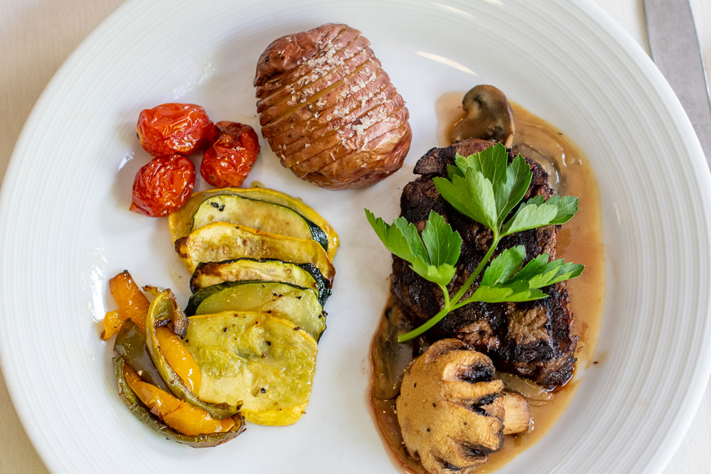 Restaurant Dining at The Waters of Kingsley Shores in Lakeville